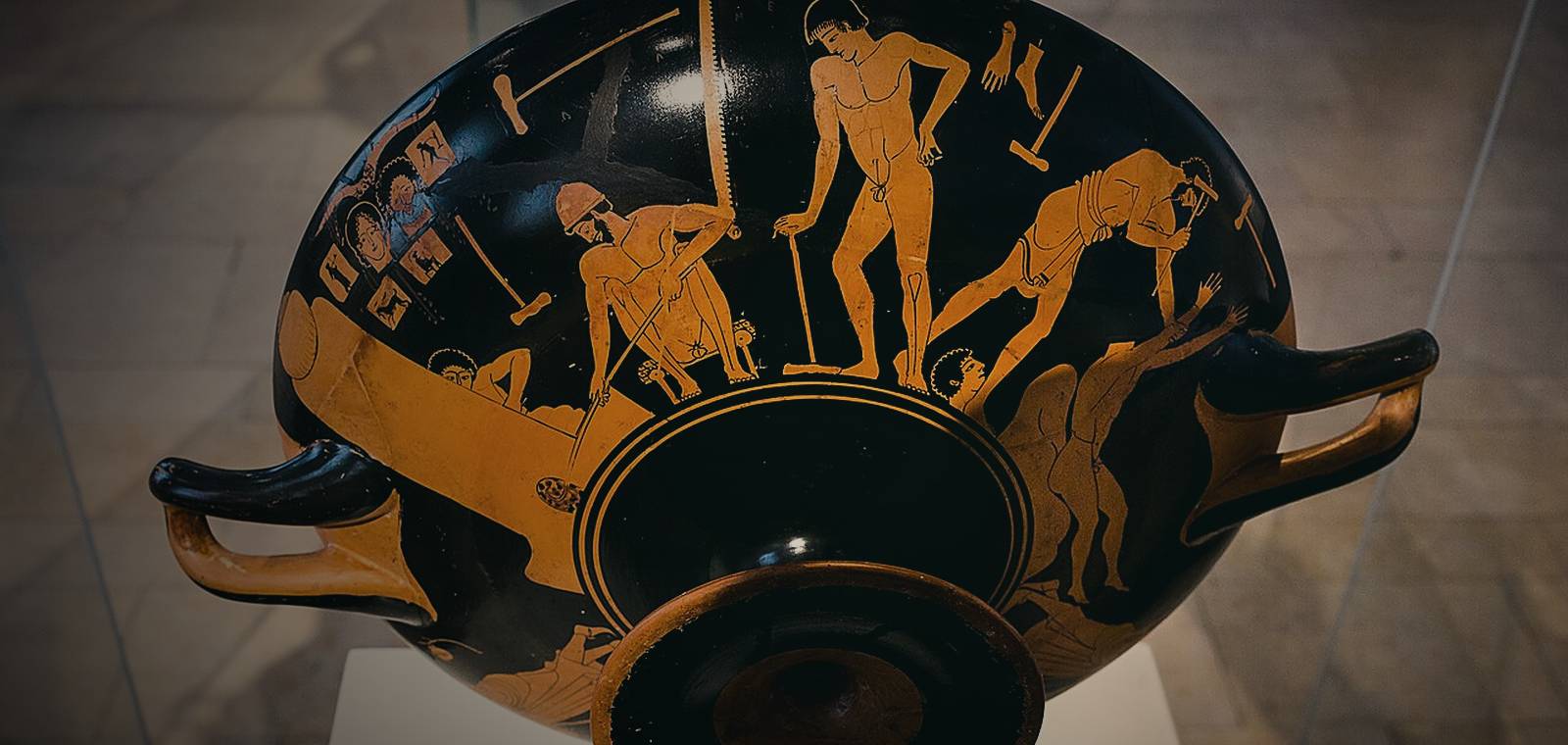 Athenian red-figure drinking cup by the Foundry Painter whose outside shows sculptors in a bronze foundry making statues; inside, Hephaistos gives Thetis new armour for Achilles.