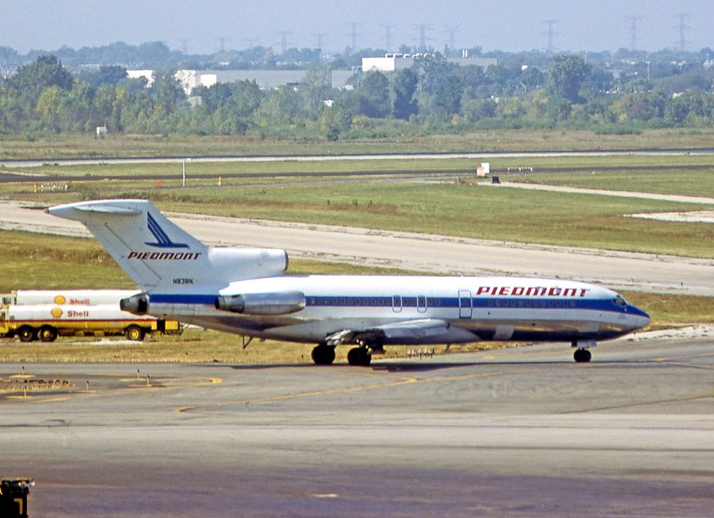 The Boeing 727 once registered N467US, the hijacked Flight 305 jet, at Chicago O'Hare in 1979 in Piedmont Airlines colors